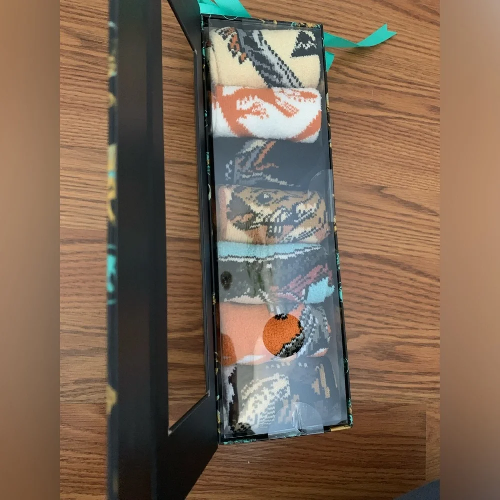 Jurassic World Rebirth 7 days of cozy kid’s socks